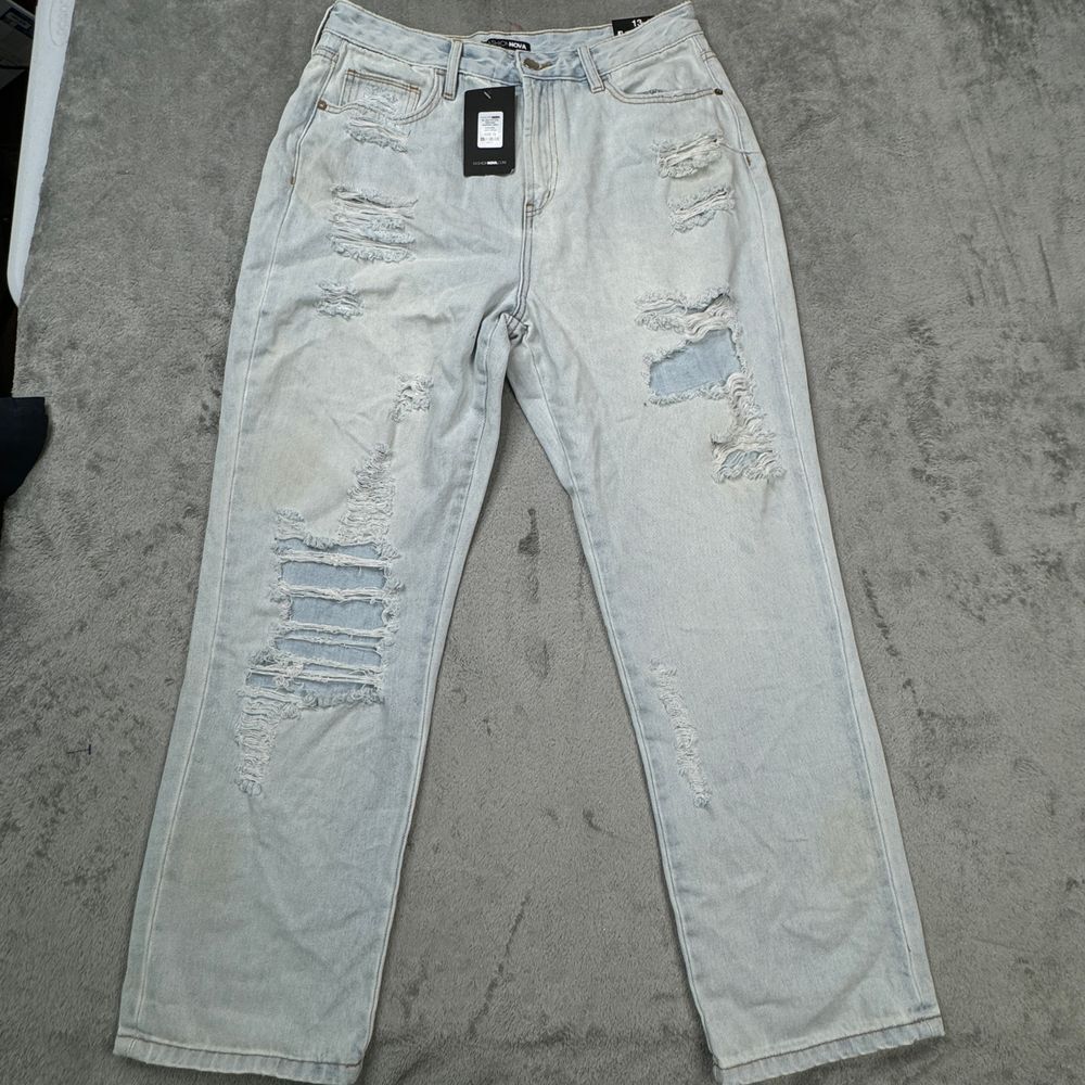 Fashion Nova NWT Jeans Women's Size 13 Heavy‎ Distressed